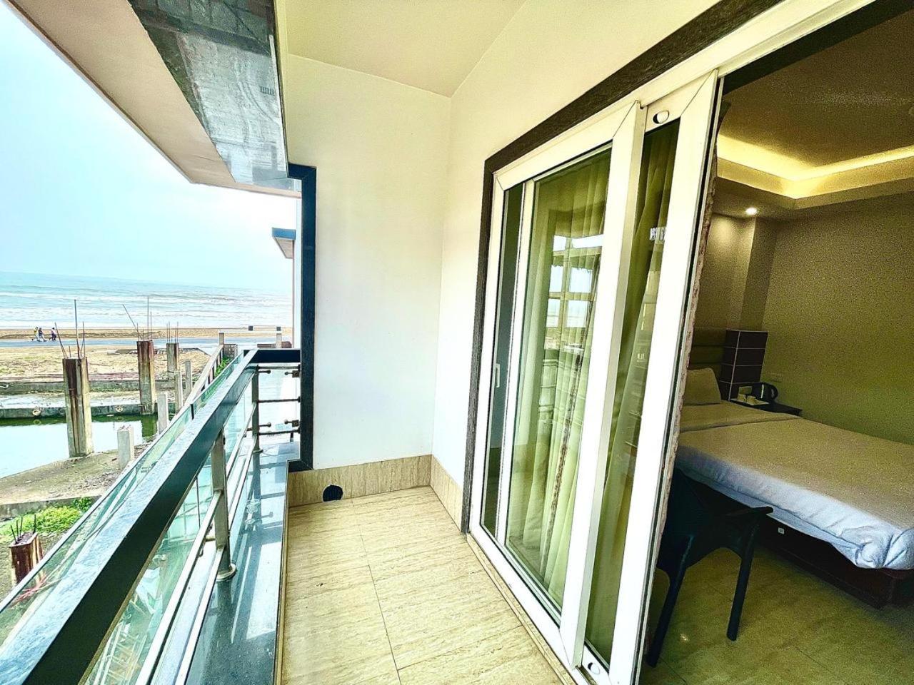 Gr Palace, In Front Of Sea-Beach With Breakfast, Swimming-Pool, Fully Air-Conditioned, Hotel With Parking Availability Пурі Екстер'єр фото