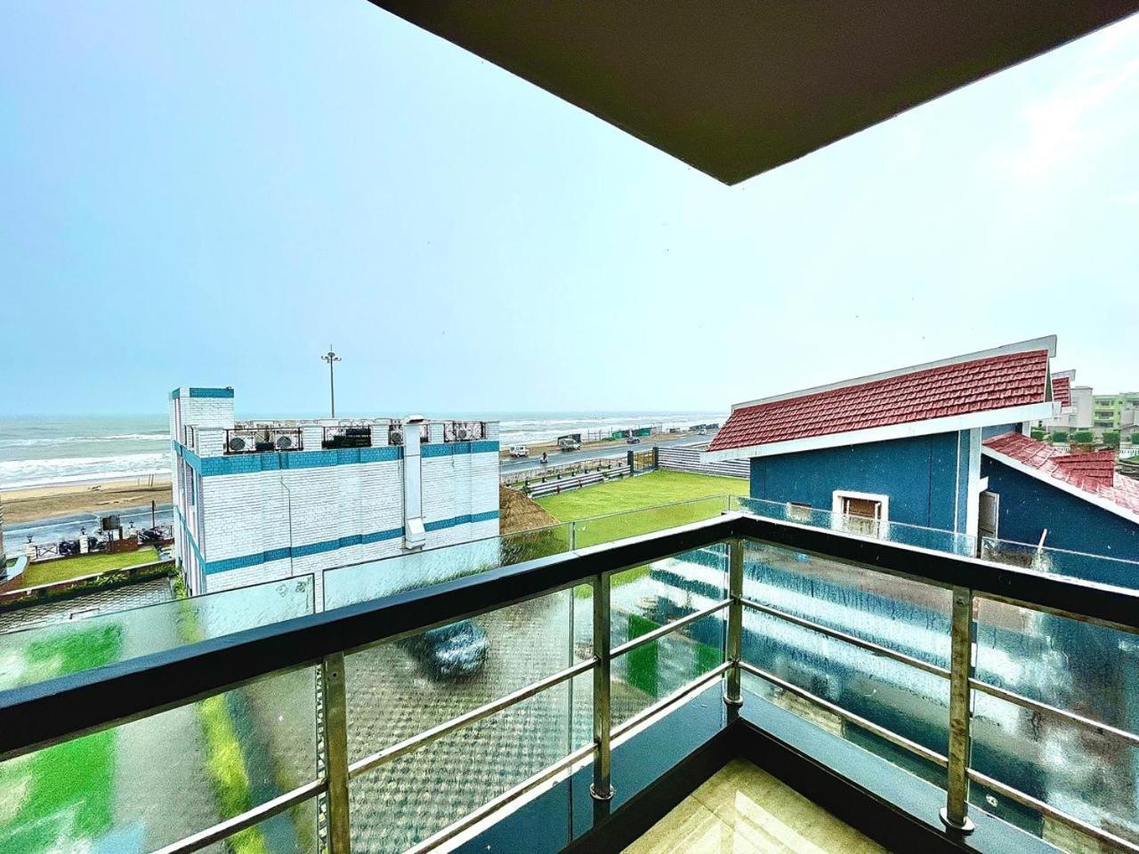 Gr Palace, In Front Of Sea-Beach With Breakfast, Swimming-Pool, Fully Air-Conditioned, Hotel With Parking Availability Пурі Екстер'єр фото