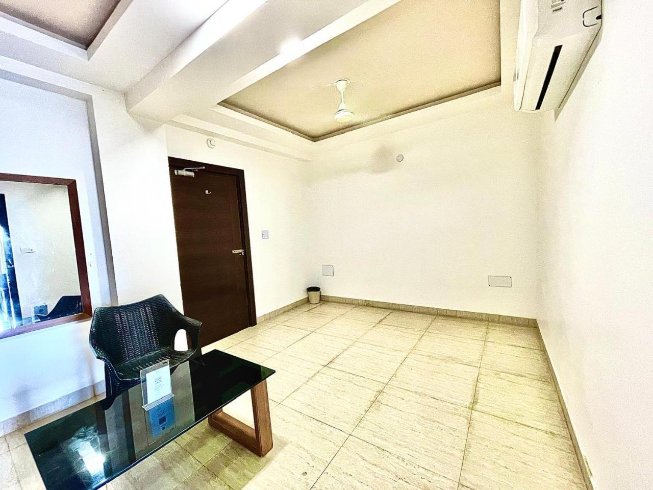 Gr Palace, In Front Of Sea-Beach With Breakfast, Swimming-Pool, Fully Air-Conditioned, Hotel With Parking Availability Пурі Екстер'єр фото