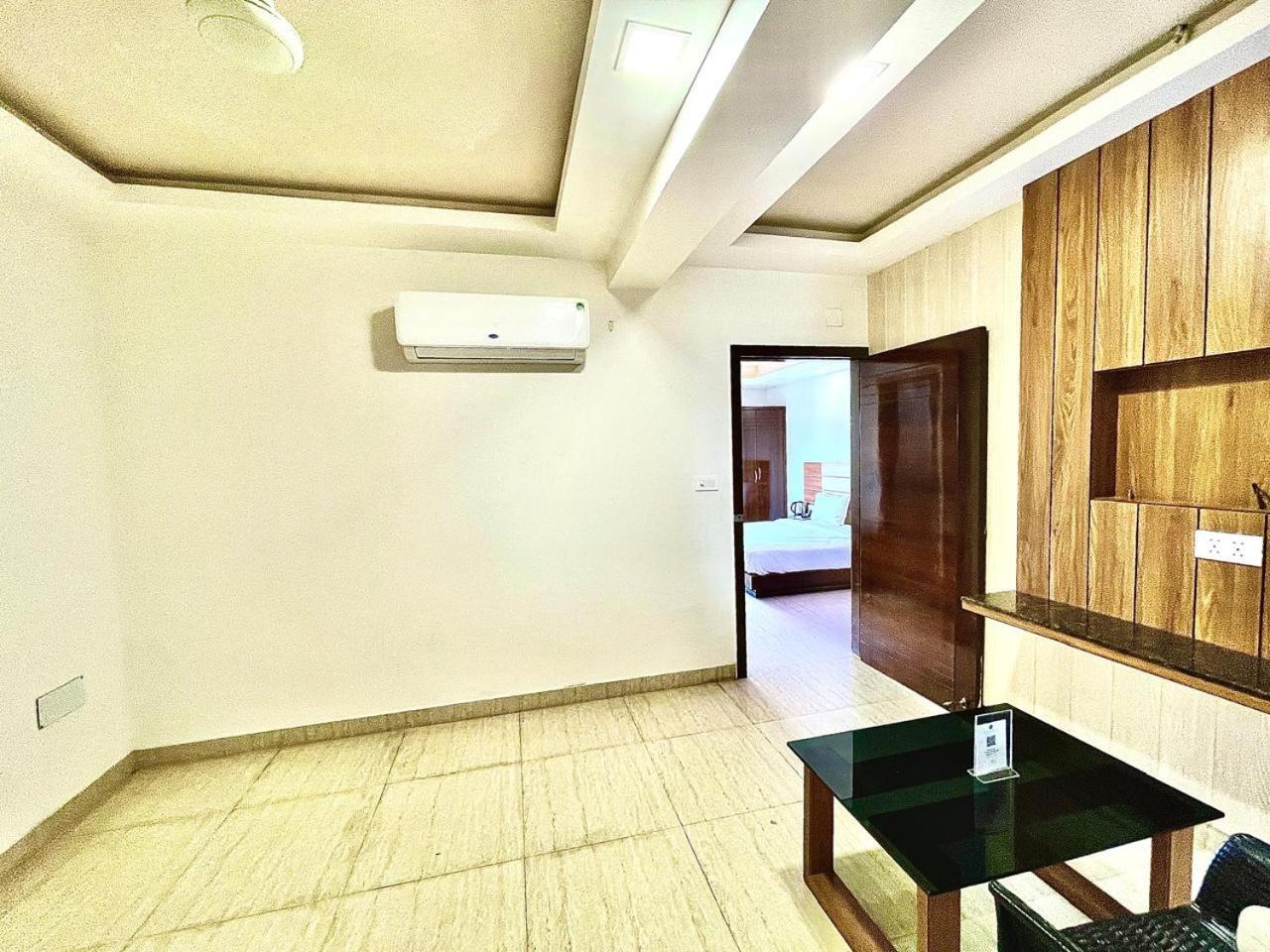 Gr Palace, In Front Of Sea-Beach With Breakfast, Swimming-Pool, Fully Air-Conditioned, Hotel With Parking Availability Пурі Екстер'єр фото
