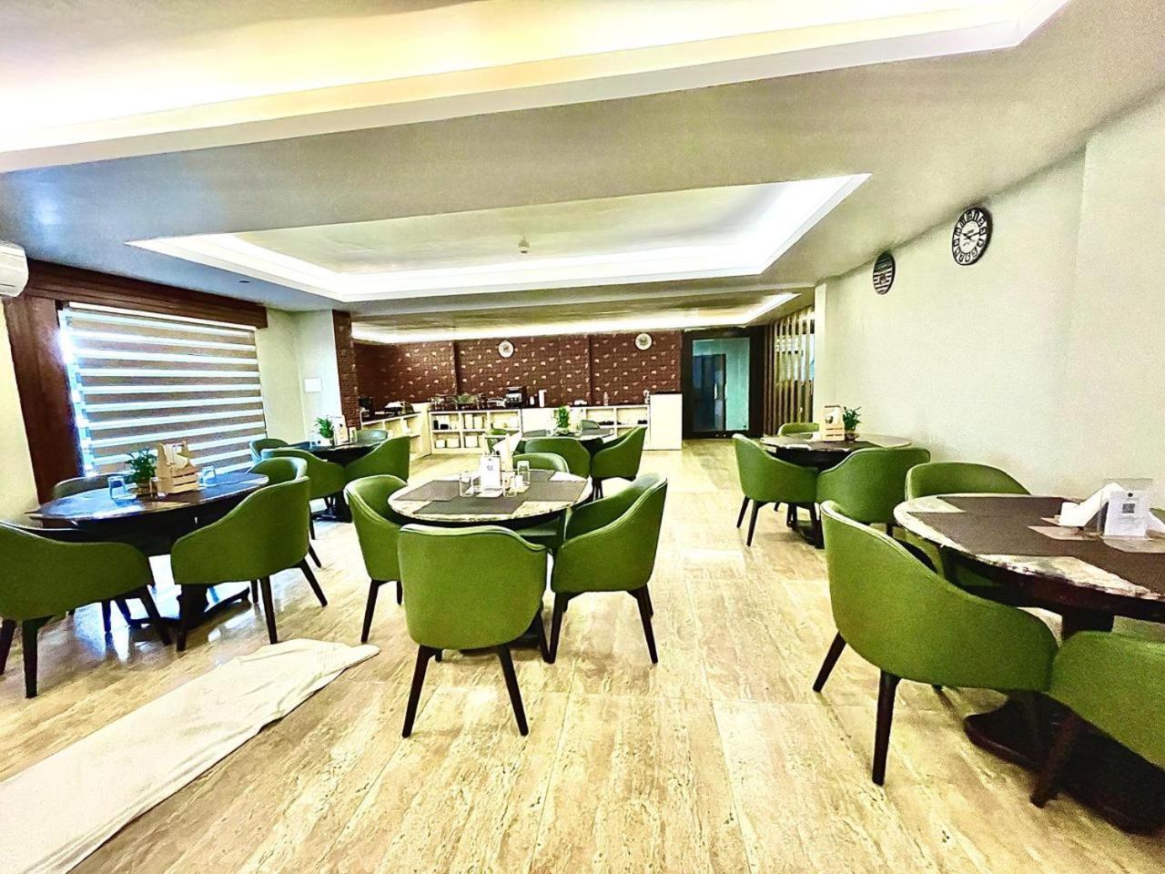 Gr Palace, In Front Of Sea-Beach With Breakfast, Swimming-Pool, Fully Air-Conditioned, Hotel With Parking Availability Пурі Екстер'єр фото