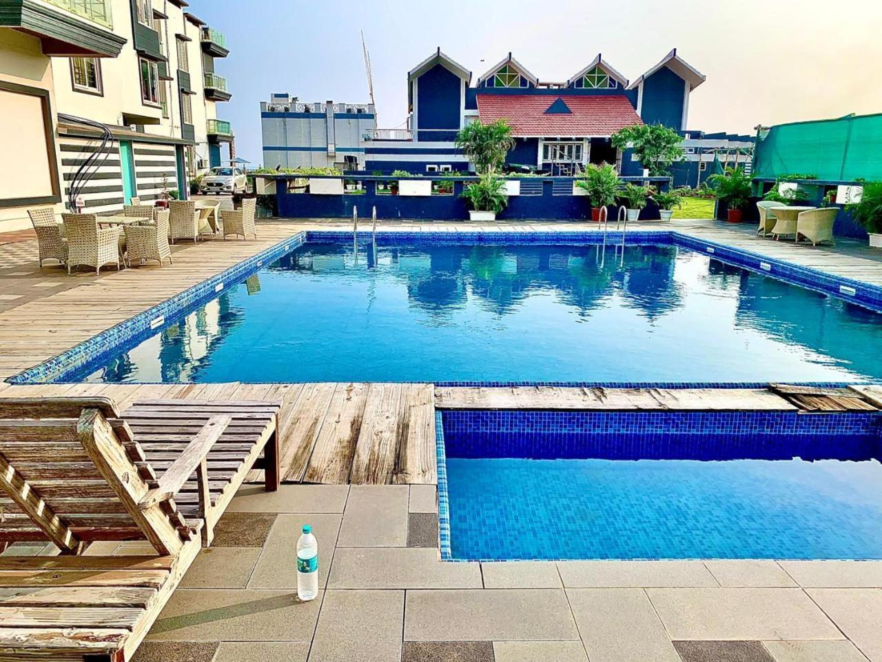 Gr Palace, In Front Of Sea-Beach With Breakfast, Swimming-Pool, Fully Air-Conditioned, Hotel With Parking Availability Пурі Екстер'єр фото